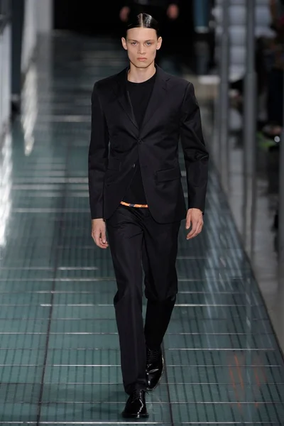 Look 32